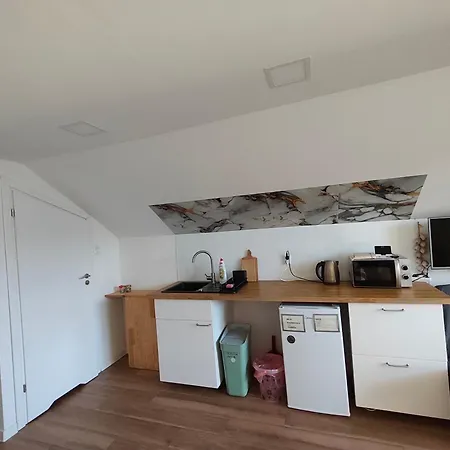 Apartment Dach Nad Glowa